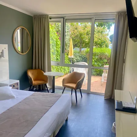 Hotel Les Alcyons Le Lavandou Esterno foto