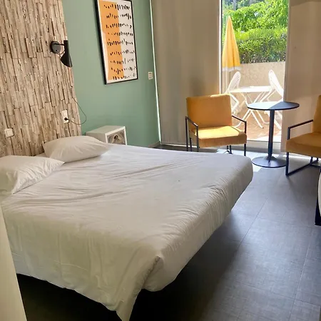 Hotel Les Alcyons Le Lavandou Esterno foto