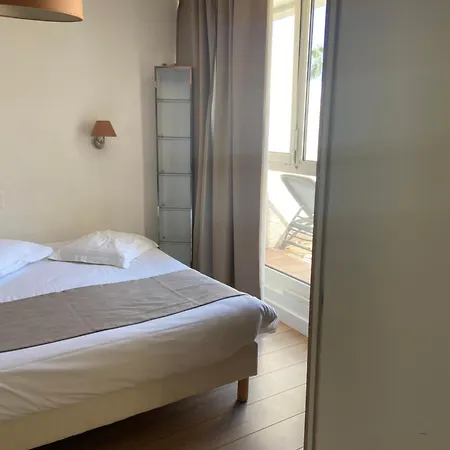 Hotel Les Alcyons Le Lavandou Esterno foto