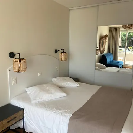 Hotel Les Alcyons Le Lavandou Esterno foto