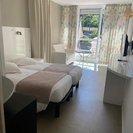 Hotel Les Alcyons Le Lavandou Esterno foto