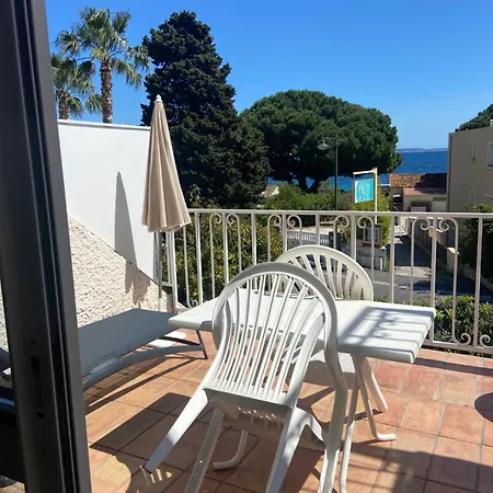 Hotel Les Alcyons Le Lavandou Esterno foto